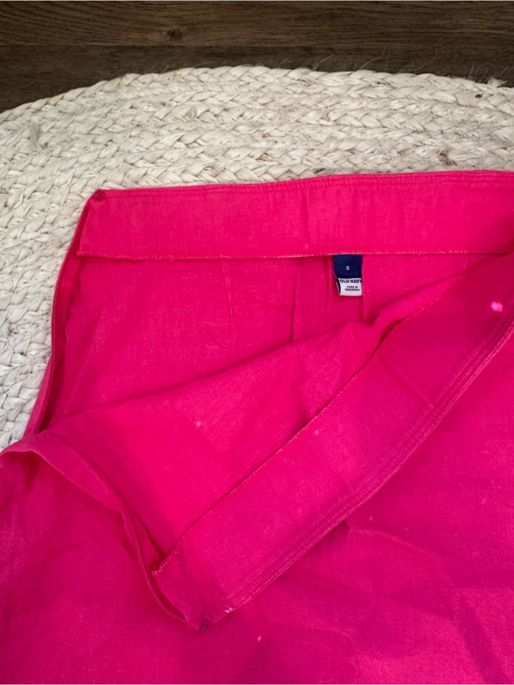 Old Navy Bright Pink Pencil Skirt - Picture 3 of 3